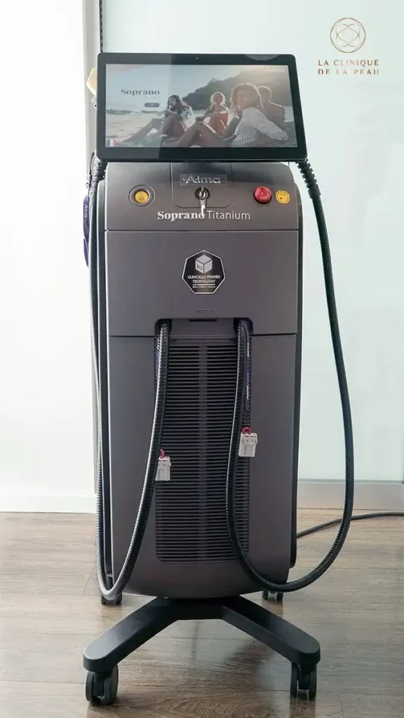 La machine Soprano Titanium de Alma Laser à la Clinique de la Peau à Nice, permettant l'épilation laser en été sur peau bronzée.