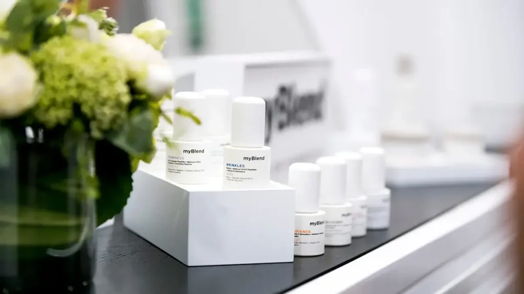 Gamme de produits cosméceutiques haute performance pour une routine après soin esthétique ciblée.